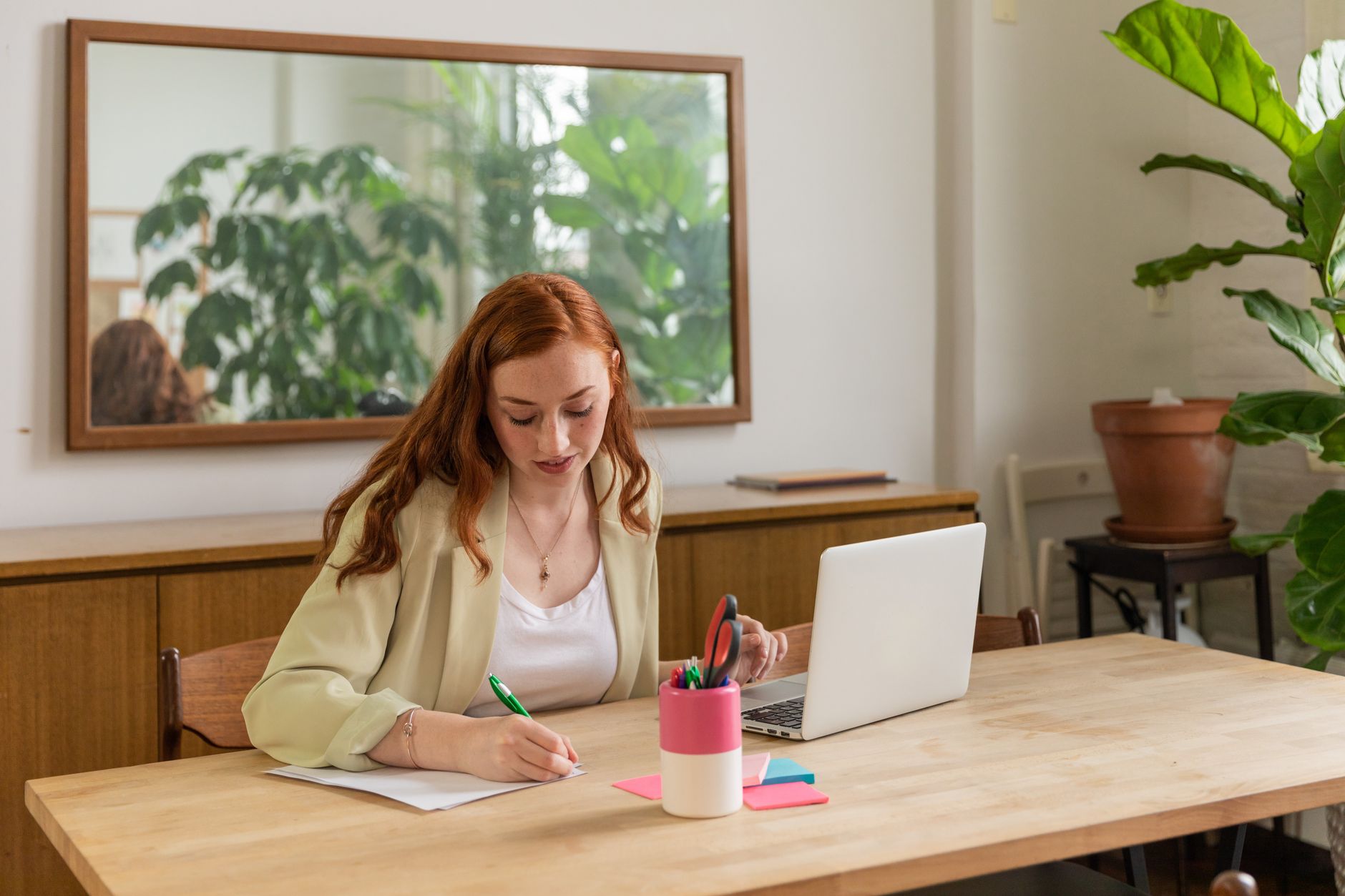 What UK Employers Need to Know About the Right to Switch Off and Its Impact on Remote Work Policies